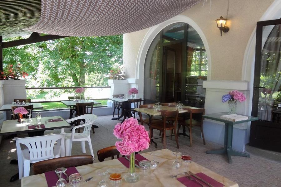 Hotel Du Pont Et Restaurant A Grolejac Exterior photo