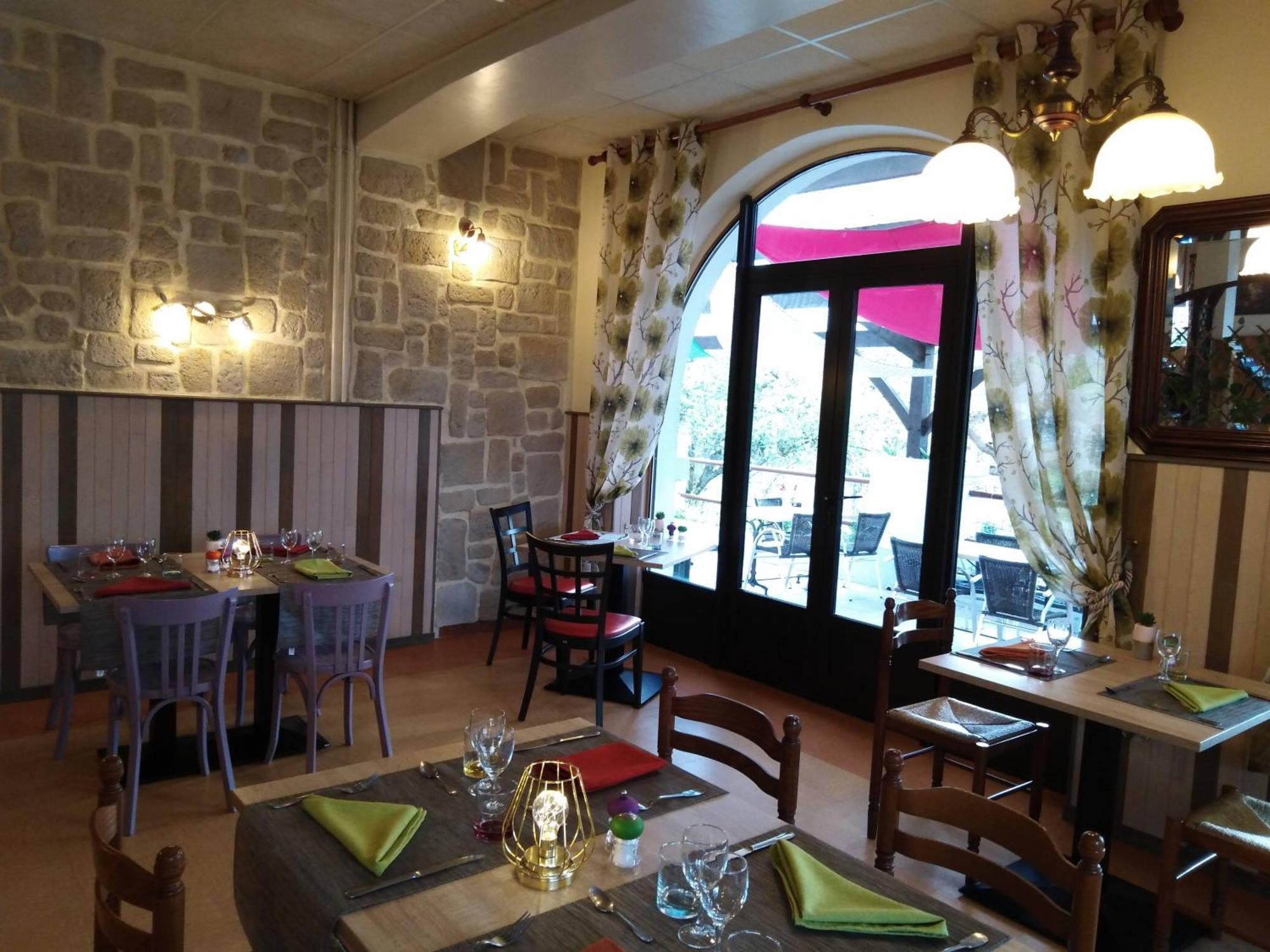 Hotel Du Pont Et Restaurant A Grolejac Exterior photo