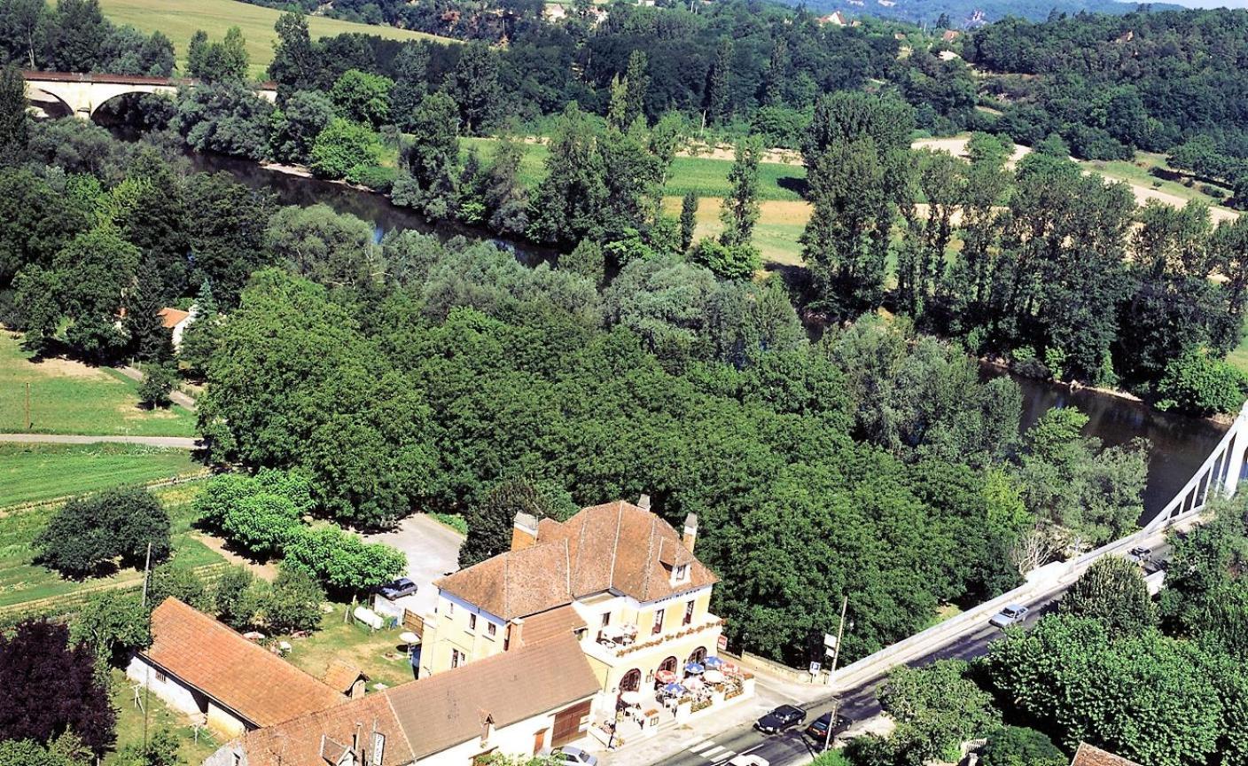 Hotel Du Pont Et Restaurant A Grolejac Exterior photo