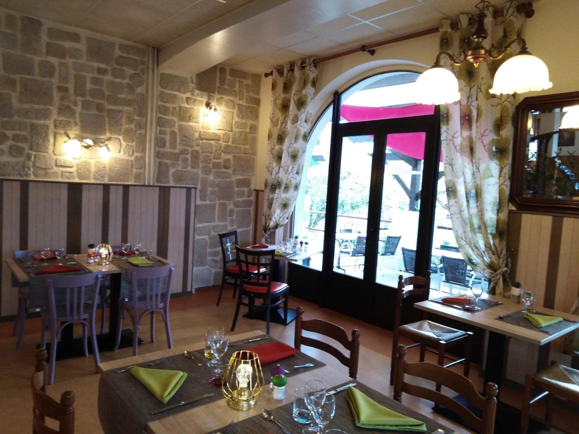 Hotel Du Pont Et Restaurant A Grolejac Exterior photo